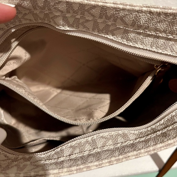 MK Jet set crossbody cream - Picture 7 of 8